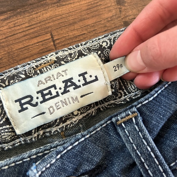 Ariat Women’s Jeans. Size 29R. Like New Condition! - Picture 2 of 3